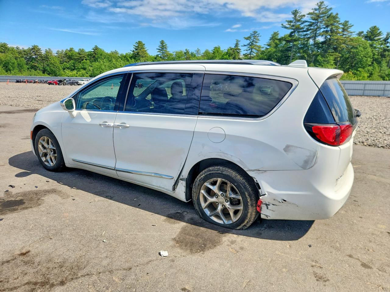 2C4RC1GG3HR744703 · 2017 CHRYSLER PACIFICA · 2/13