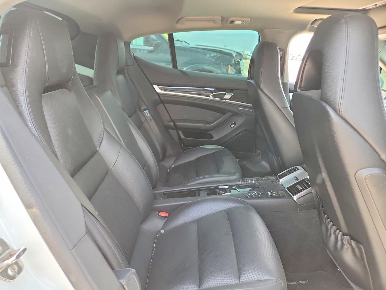 WP0AA2A79GL005201 · 2016 PORSCHE PANAMERA · 10/12