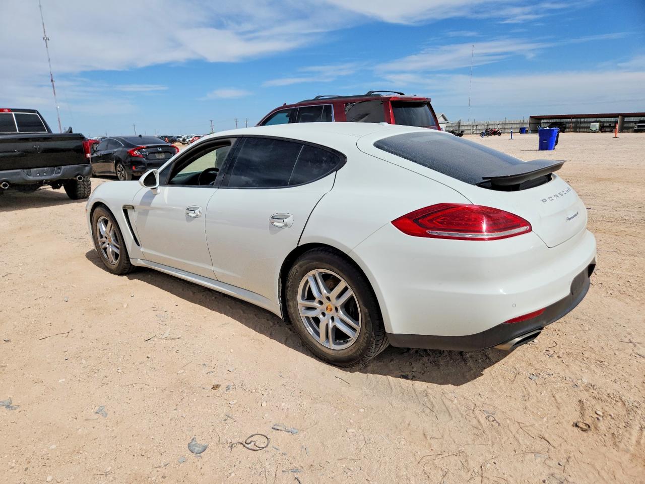 WP0AA2A79GL005201 · 2016 PORSCHE PANAMERA · 2/12