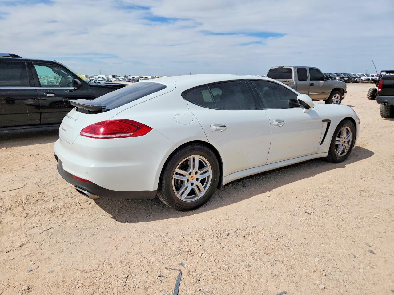 WP0AA2A79GL005201 · 2016 PORSCHE PANAMERA · 3/12