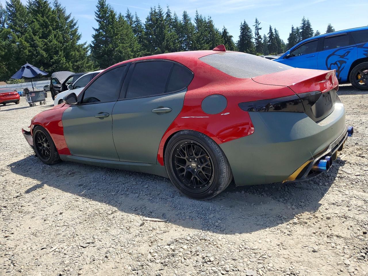 ZARFAEBN7J7581489 · 2018 ALFA ROMEO GIULIA · 2/13