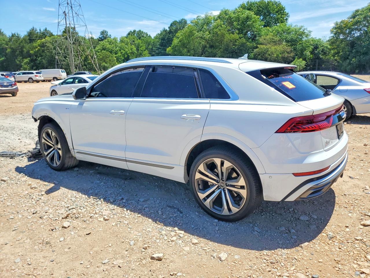 WA1FVAF16MD034499 · 2021 AUDI Q8 · 2/13