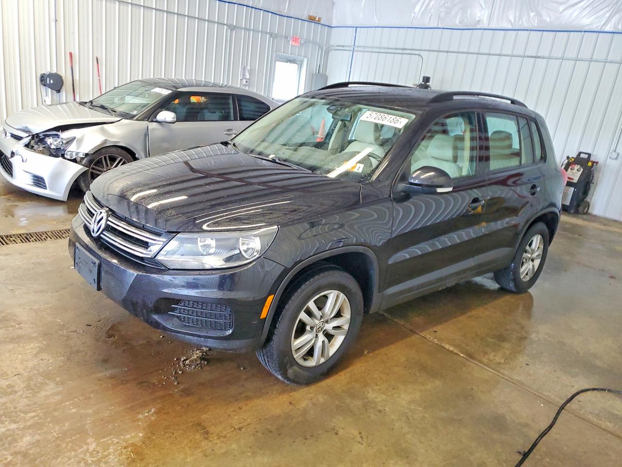 WVGBV7AX7GK000294 · 2016 VOLKSWAGEN TIGUAN