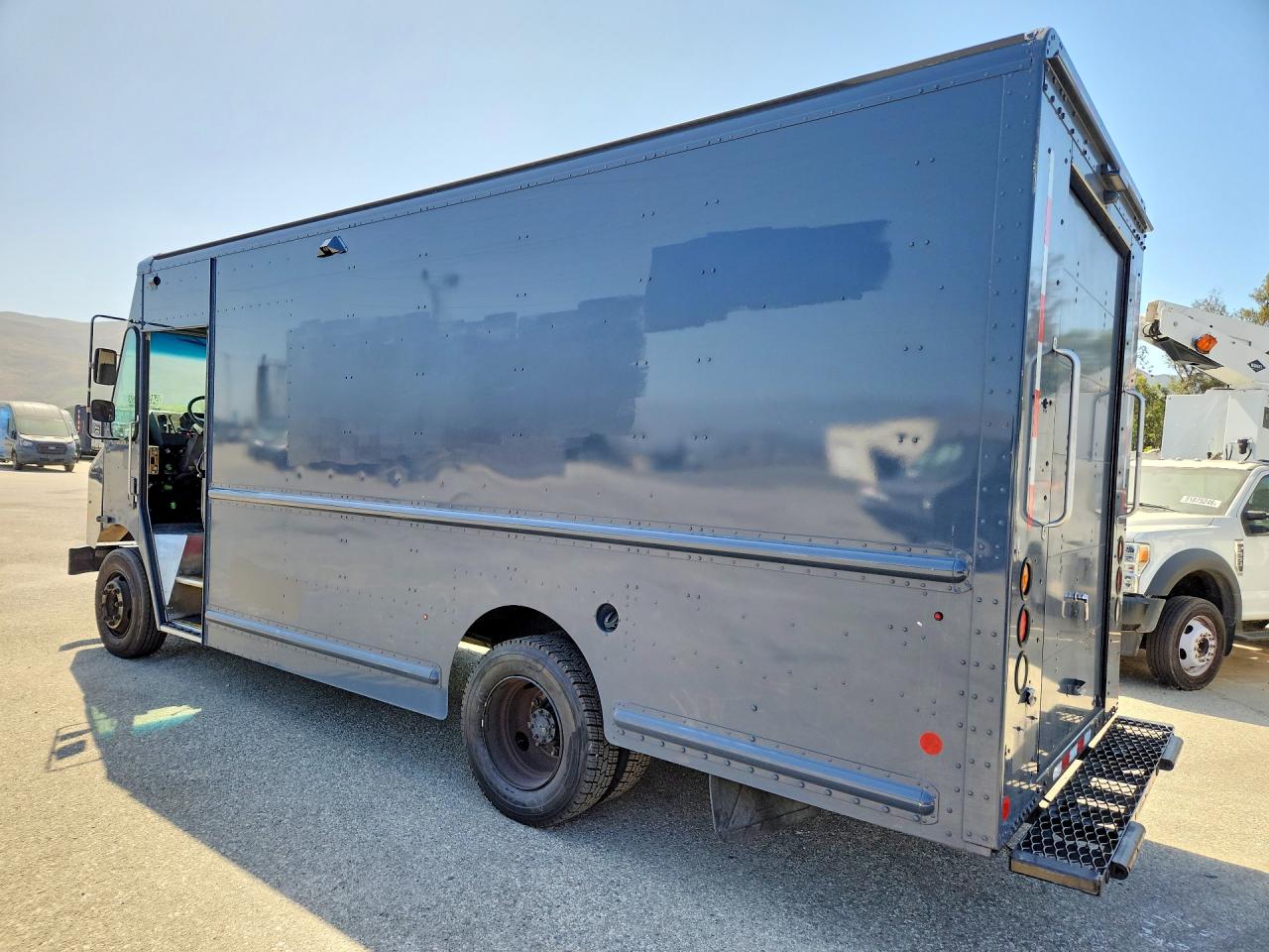 4UZAC2EA2LCMH8049 · 2020 FREIGHTLINER CHASSIS · 2/12
