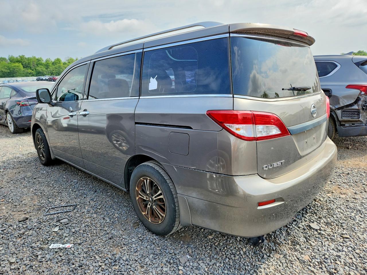 JN8AE2KP2F9133282 · 2015 NISSAN QUEST · 2/13