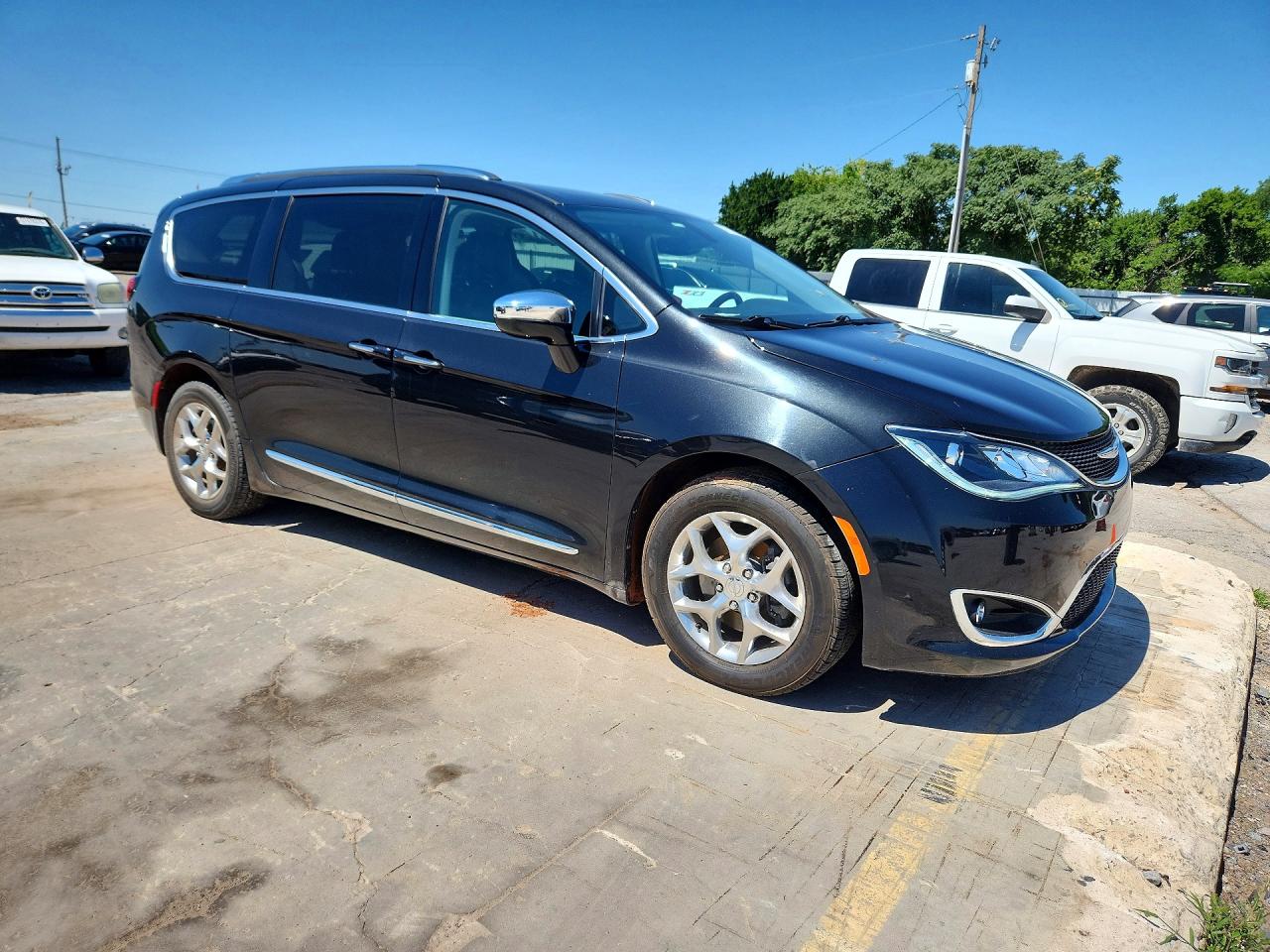 2C4RC1GG5KR628345 · 2019 CHRYSLER PACIFICA · 4/13