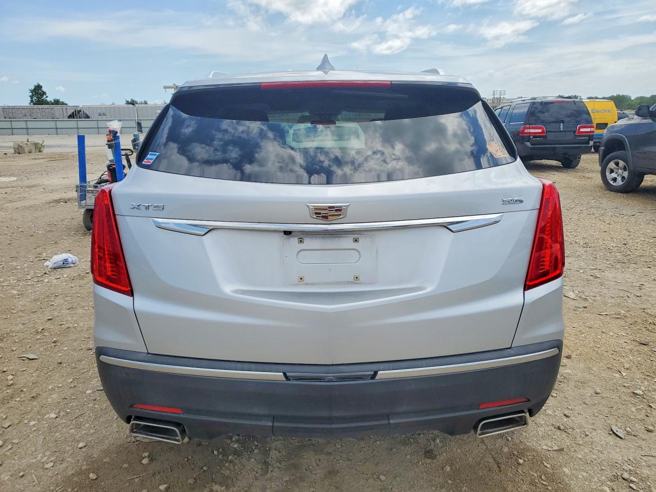 1GYKNBRS6HZ139156 · 2017 CADILLAC XT5 · 6/13