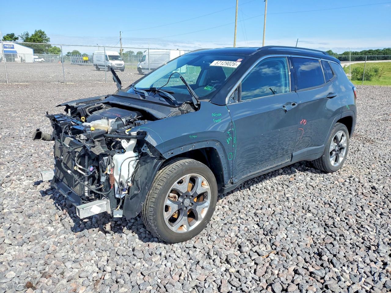 3C4NJDCB1JT354900 · 2018 JEEP COMPASS