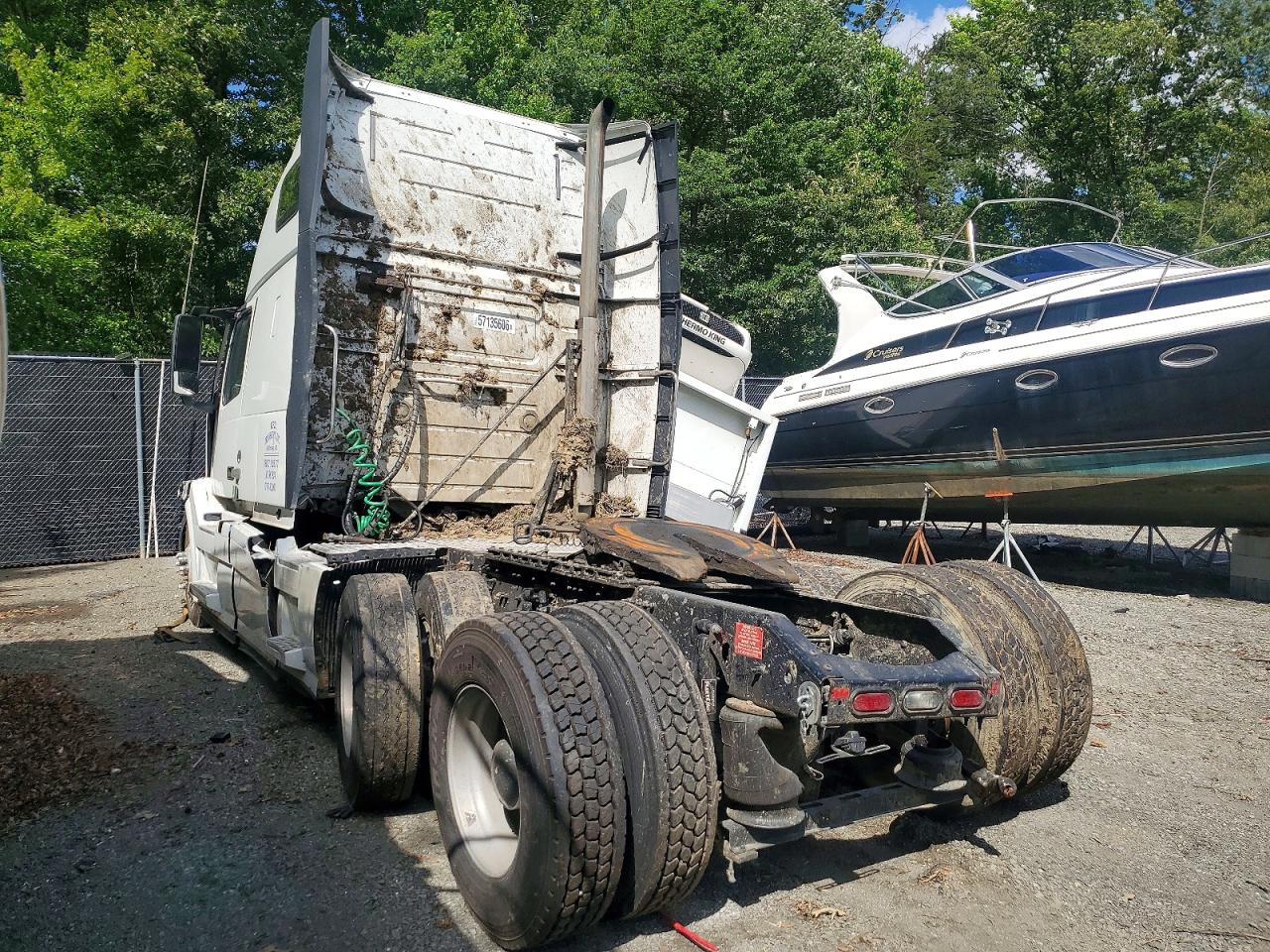 4V4NC9EH3JN893516 · 2018 VOLVO VN · 3/10