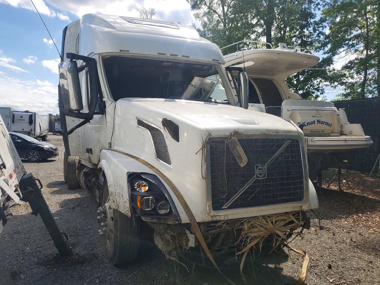 4V4NC9EH3JN893516 · 2018 VOLVO VN
