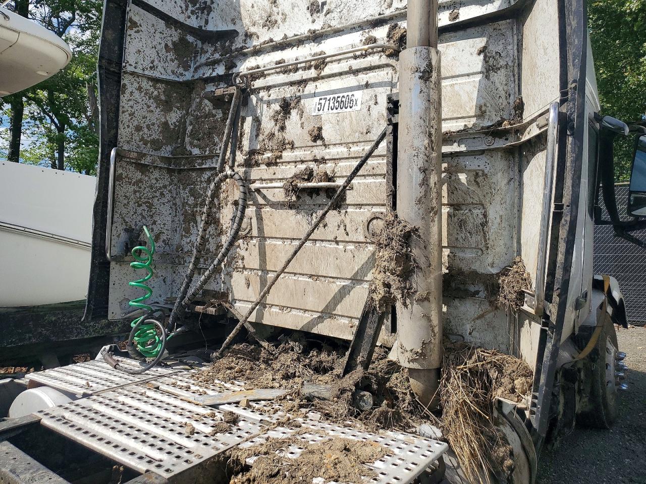 4V4NC9EH3JN893516 · 2018 VOLVO VN · 6/10