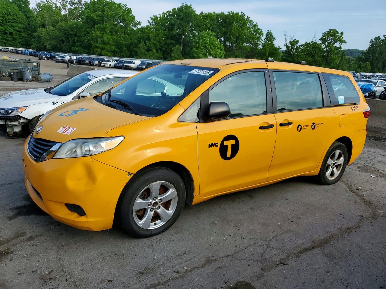 5TDZK3DC2GS718146 · 2016 TOYOTA SIENNA