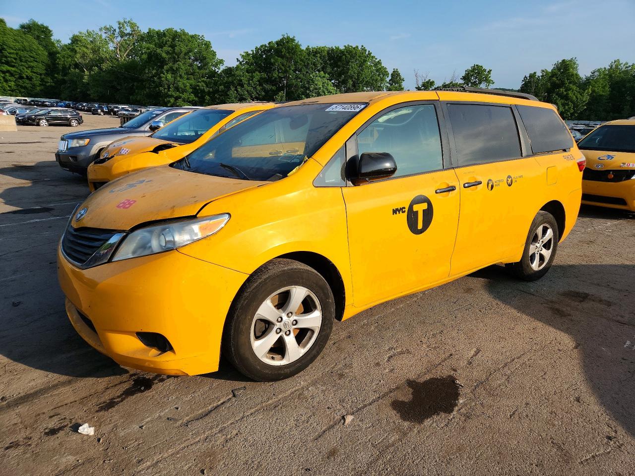 5TDKZ3DC4HS876051 · 2017 TOYOTA SIENNA