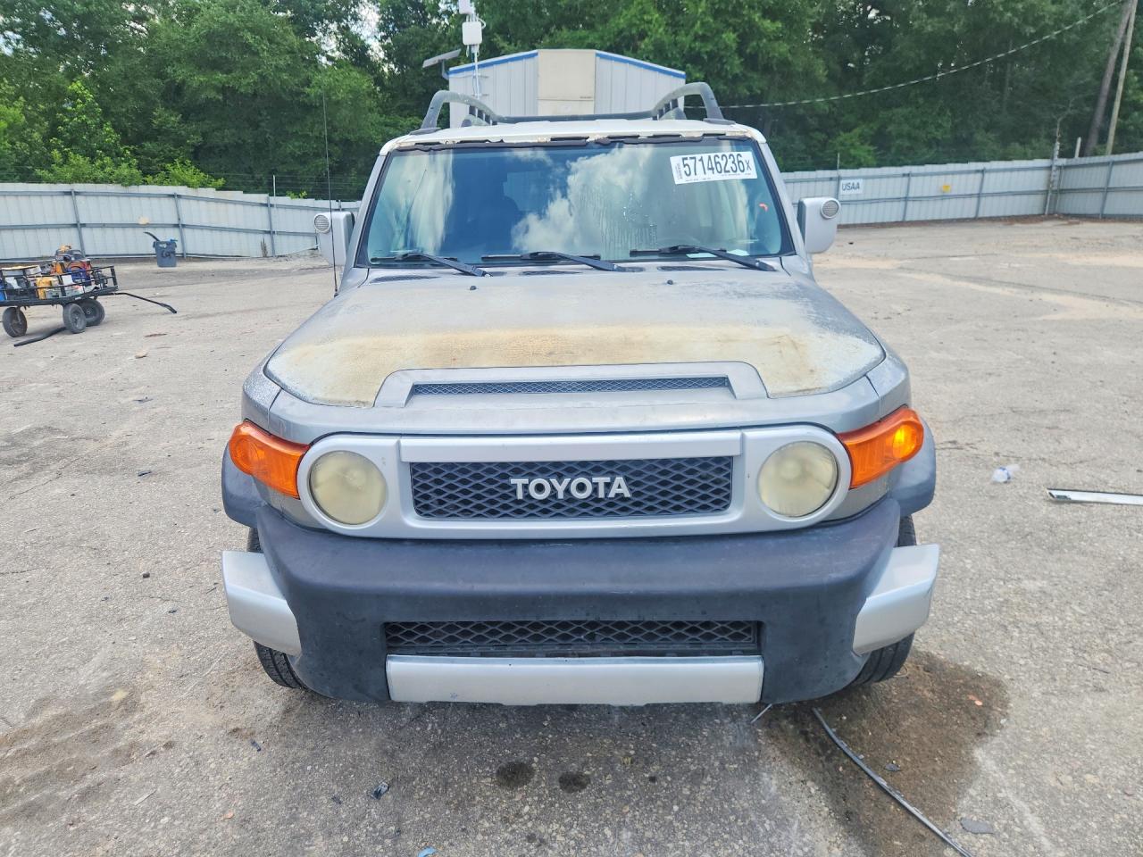 JTEZU4BF4AK008656 · 2010 TOYOTA FJ CRUISER · 5/13