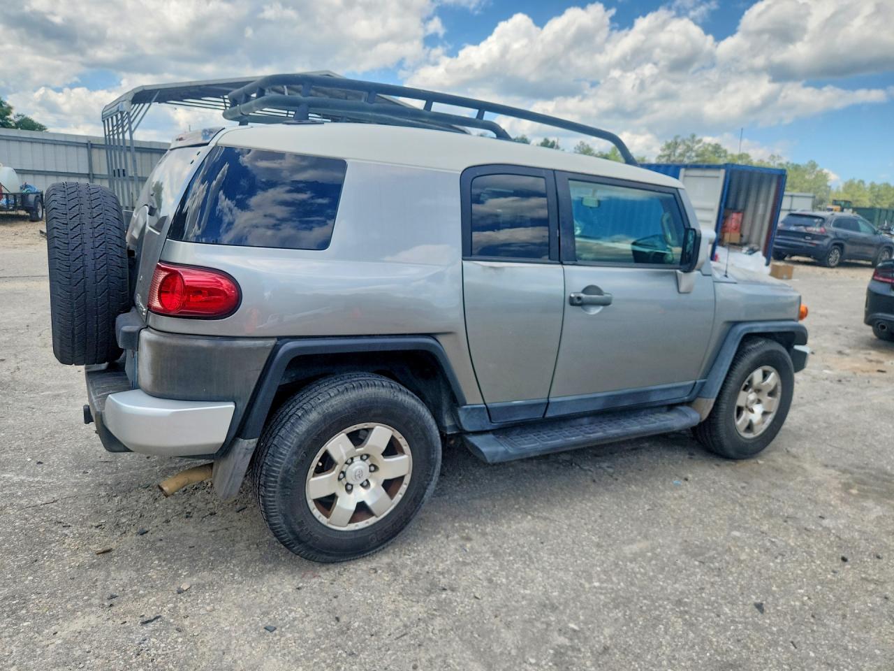 JTEZU4BF4AK008656 · 2010 TOYOTA FJ CRUISER · 3/13