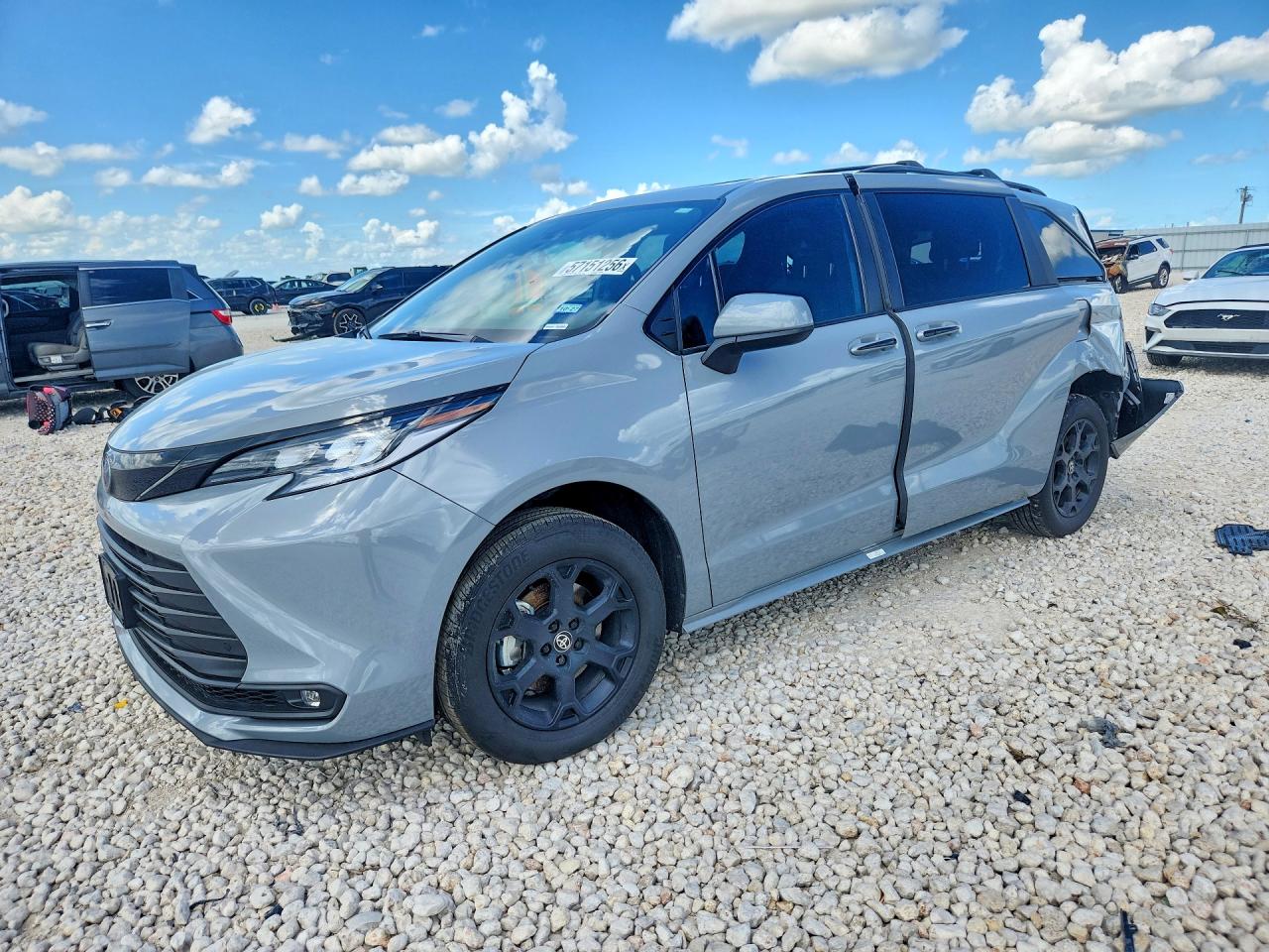 2025 TOYOTA SIENNA