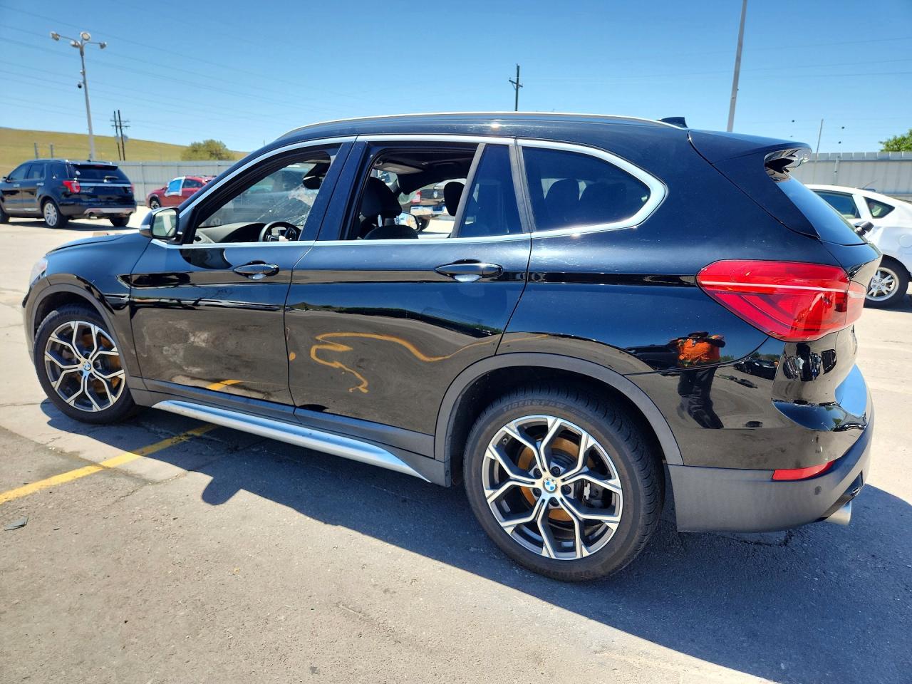 WBXJG9C09L5P92482 · 2020 BMW X1 · 2/13