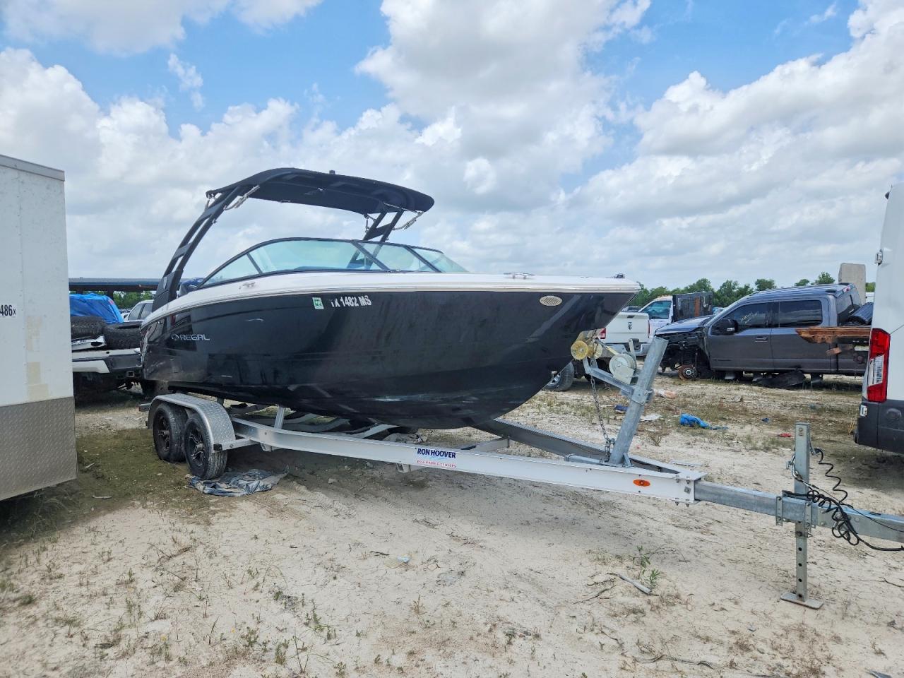 RGMCX293B525 · 2025 REGAL BOAT