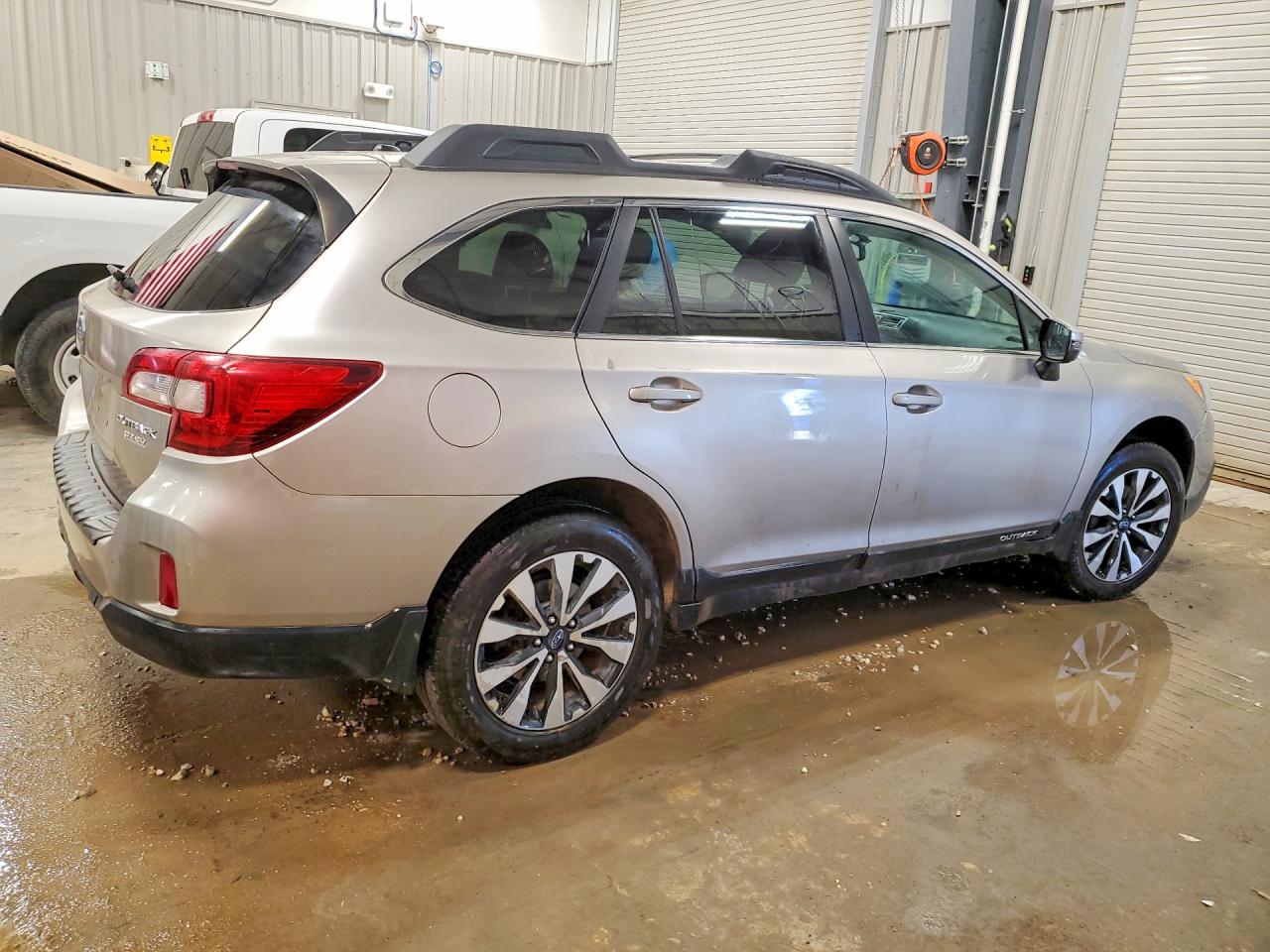 4S4BSAJC6F3359227 · 2015 SUBARU OUTBACK · 3/13