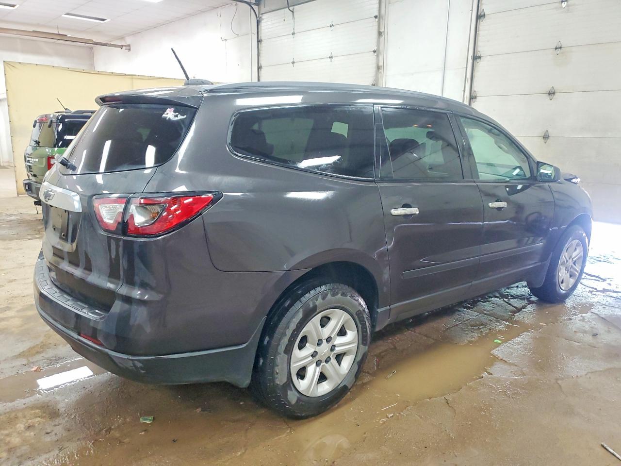 1GNKRFKD4HJ209711 · 2017 CHEVROLET TRAVERSE · 3/13