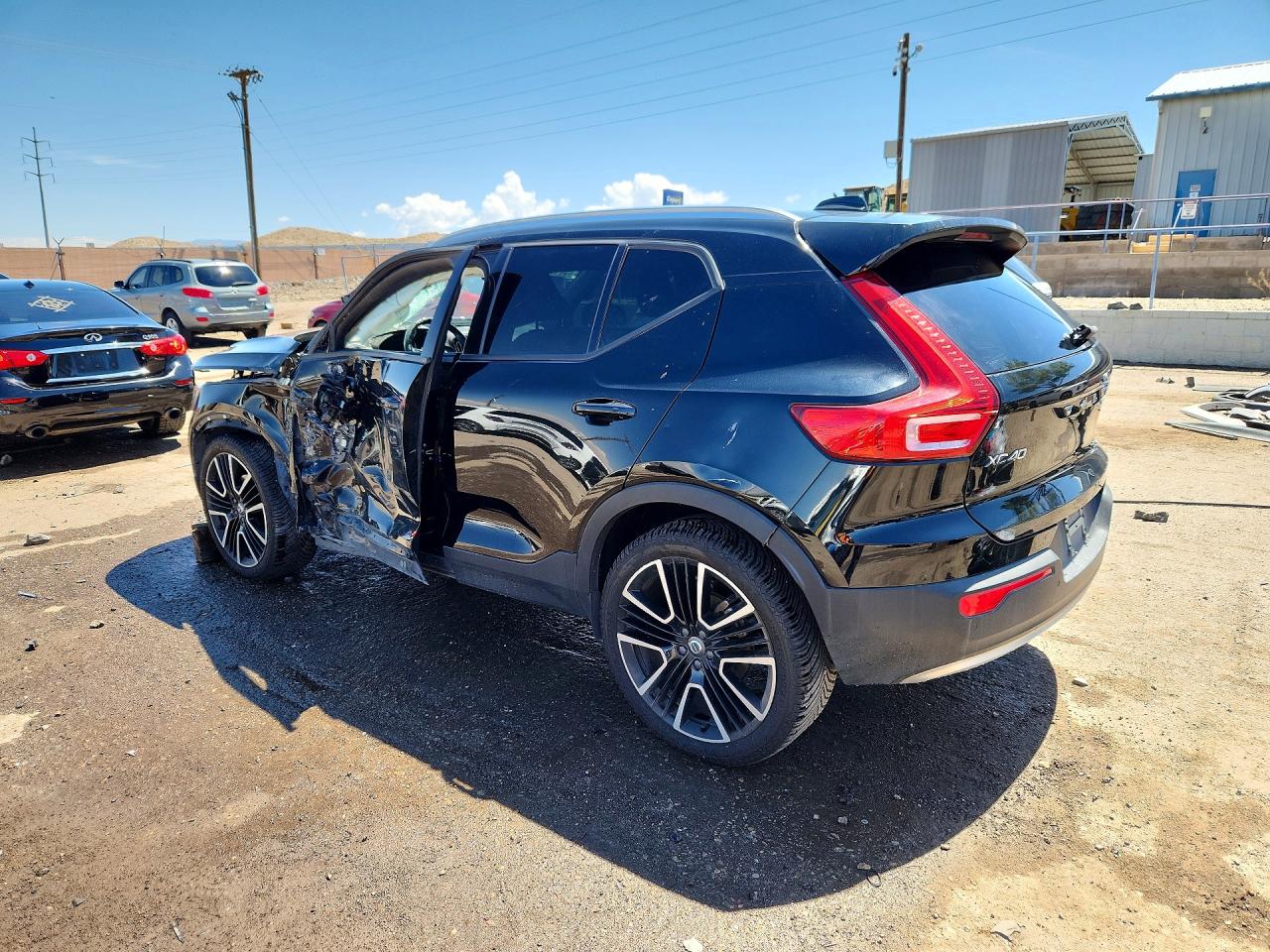YV4162UK9L2263300 · 2020 VOLVO XC40 · 2/13