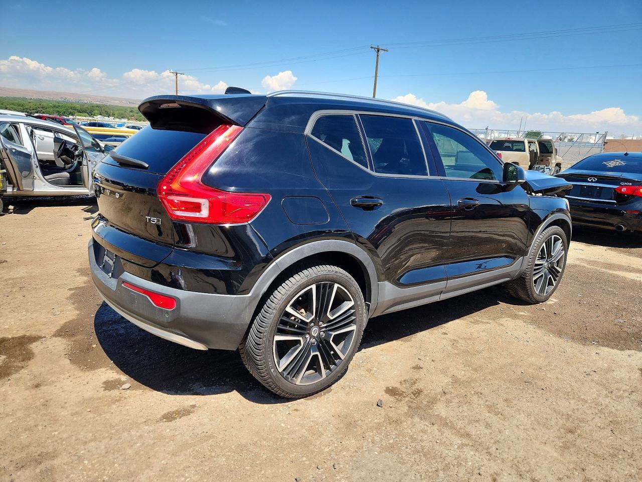 YV4162UK9L2263300 · 2020 VOLVO XC40 · 3/13