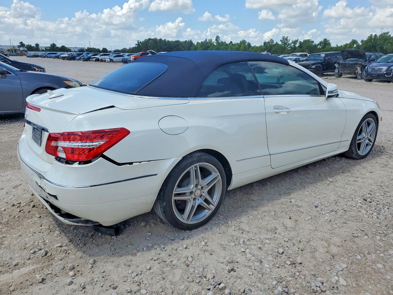 WDDKK5GF3BF098330 · 2011 MERCEDES-BENZ E · 3/13