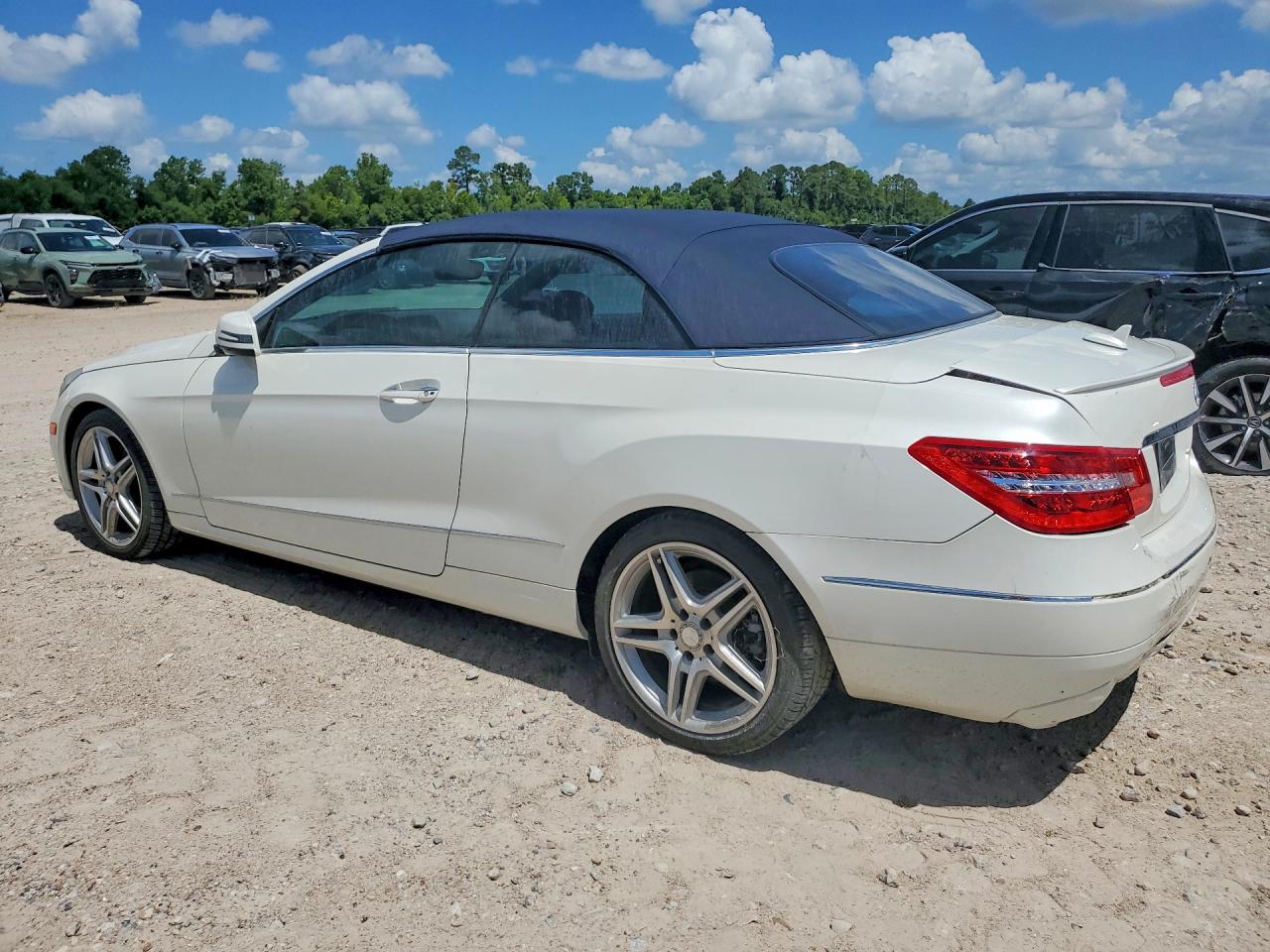 WDDKK5GF3BF098330 · 2011 MERCEDES-BENZ E · 2/13