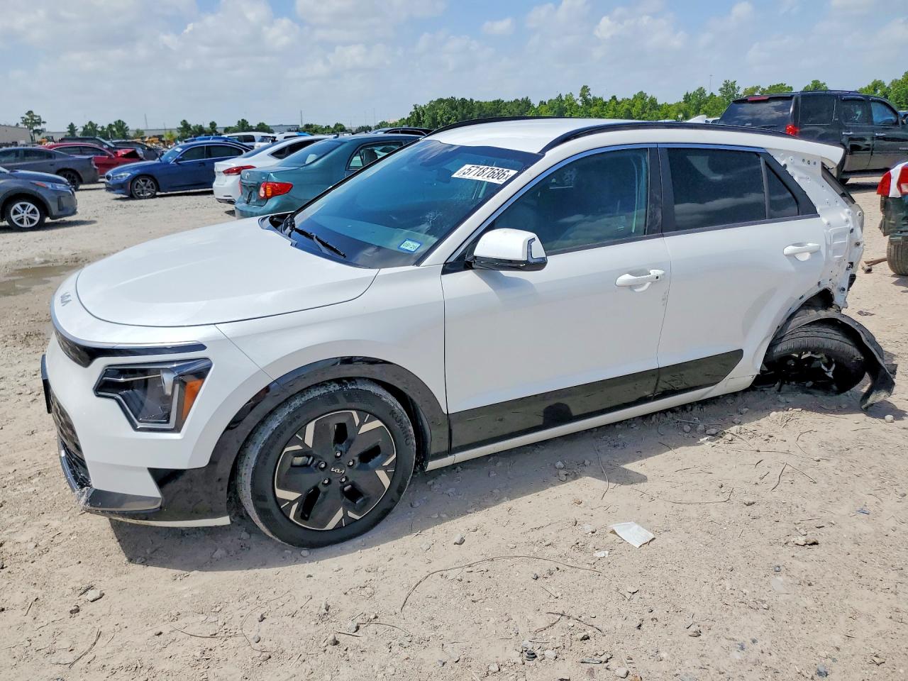 KNDCR3L15R5098421 · 2024 KIA NIRO