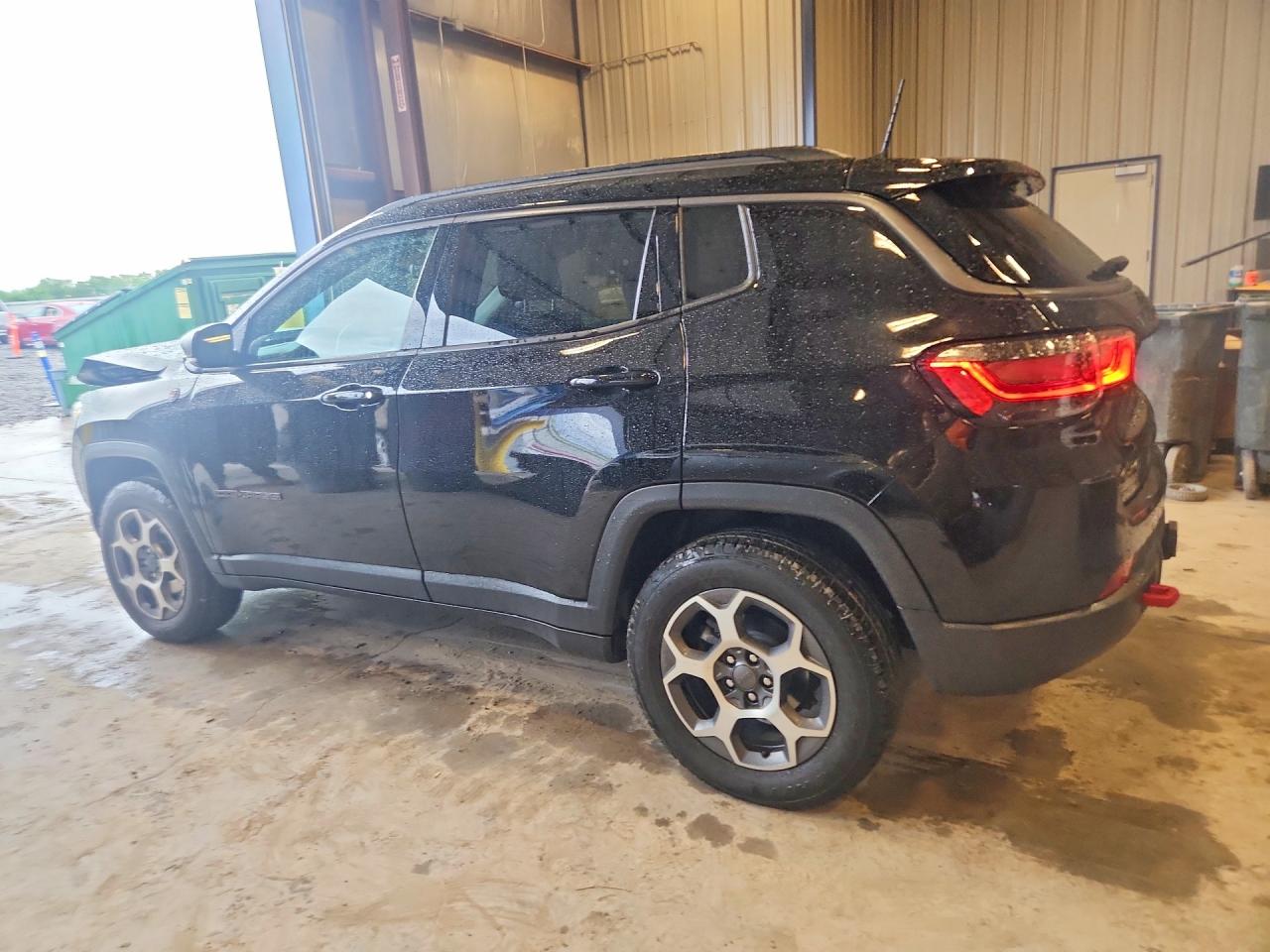 3C4NJDDB9NT166744 · 2022 JEEP COMPASS · 2/13