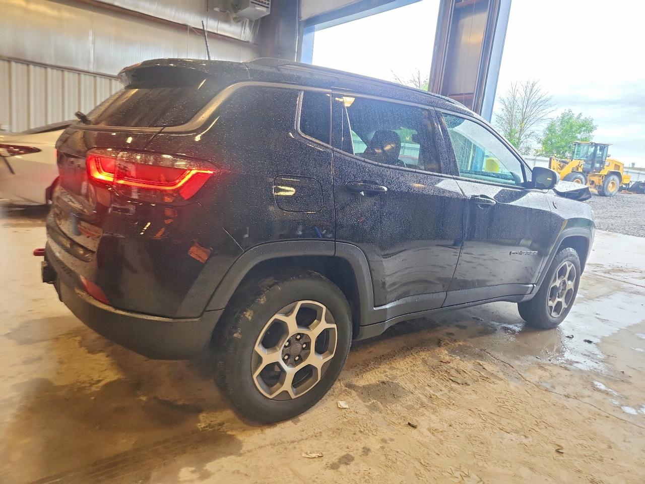 3C4NJDDB9NT166744 · 2022 JEEP COMPASS · 3/13