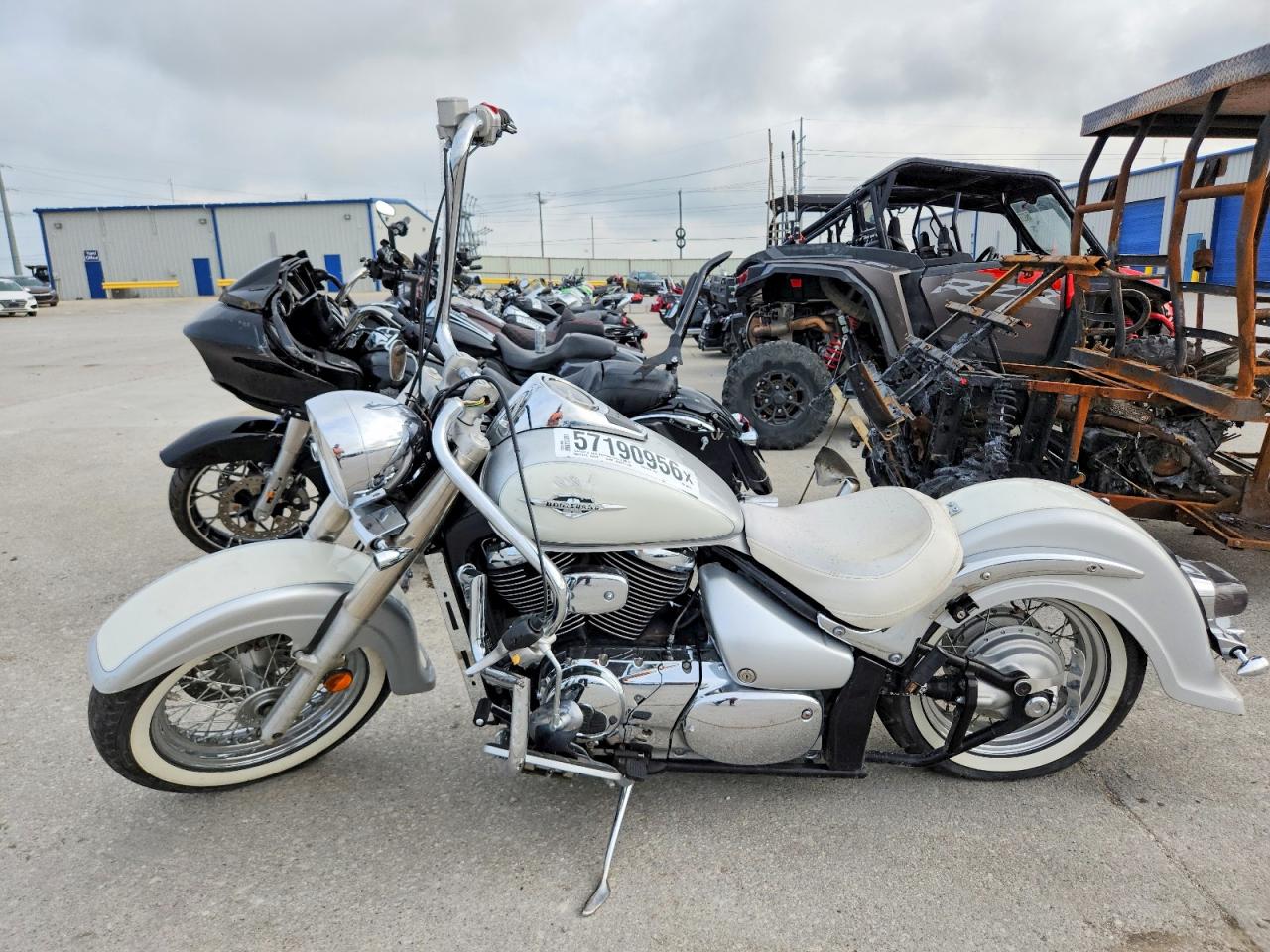 JS1VS55A772104976 · 2007 SUZUKI VL800 · 3/9