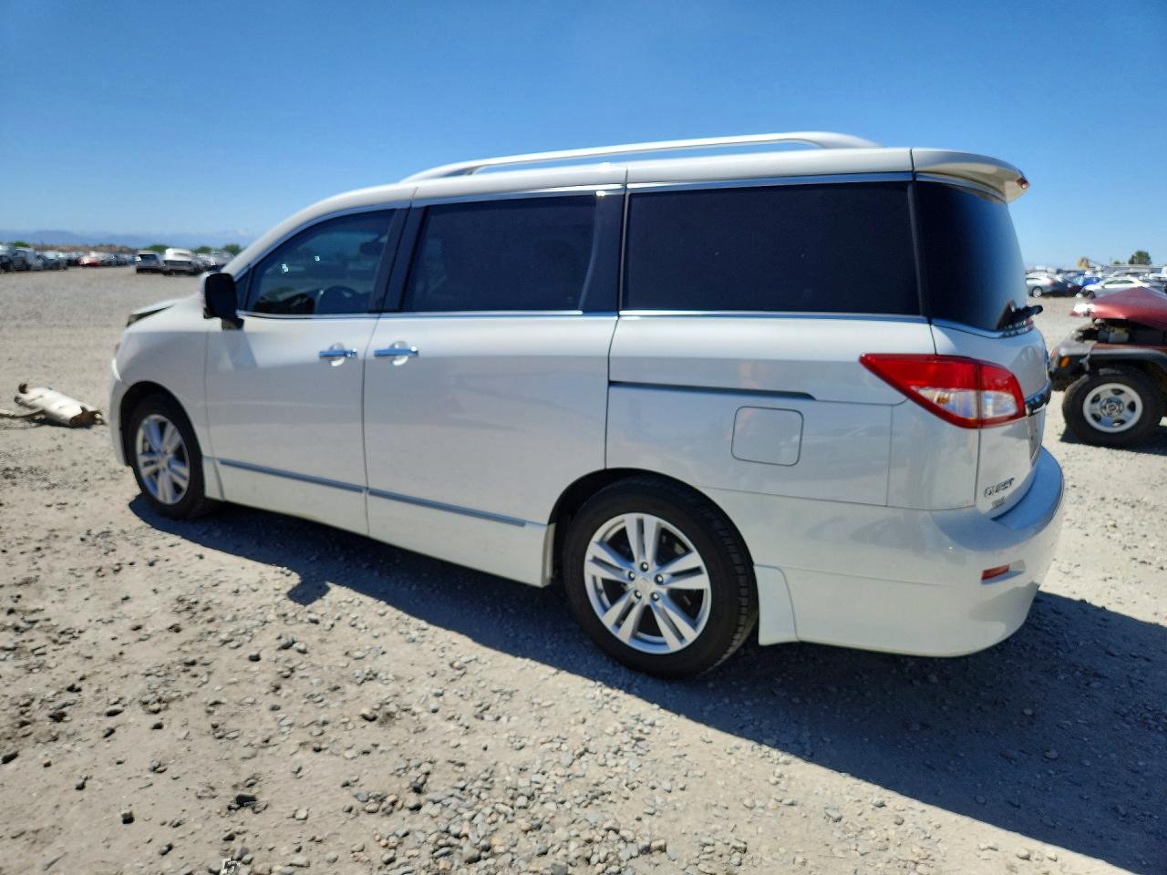 JN8AE2KP0F9128226 · 2015 NISSAN QUEST · 2/13