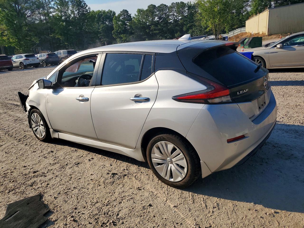 1N4AZ1BV3NC560955 · 2022 NISSAN LEAF · 2/13