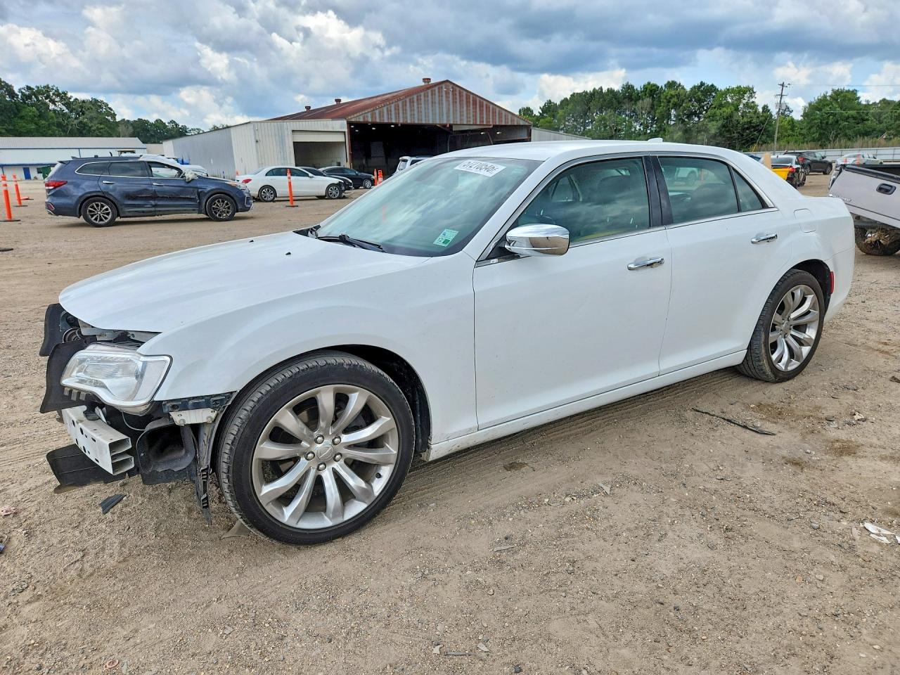 2C3CCAEG7JH142685 · 2018 CHRYSLER 300