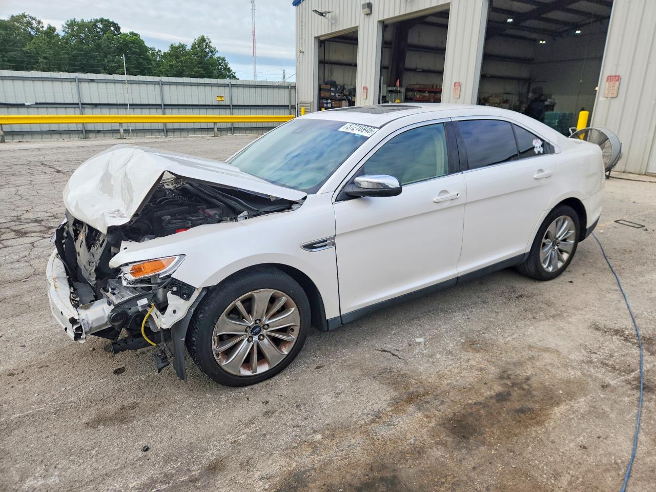 1FAHP2FW2BG148883 · 2011 FORD TAURUS