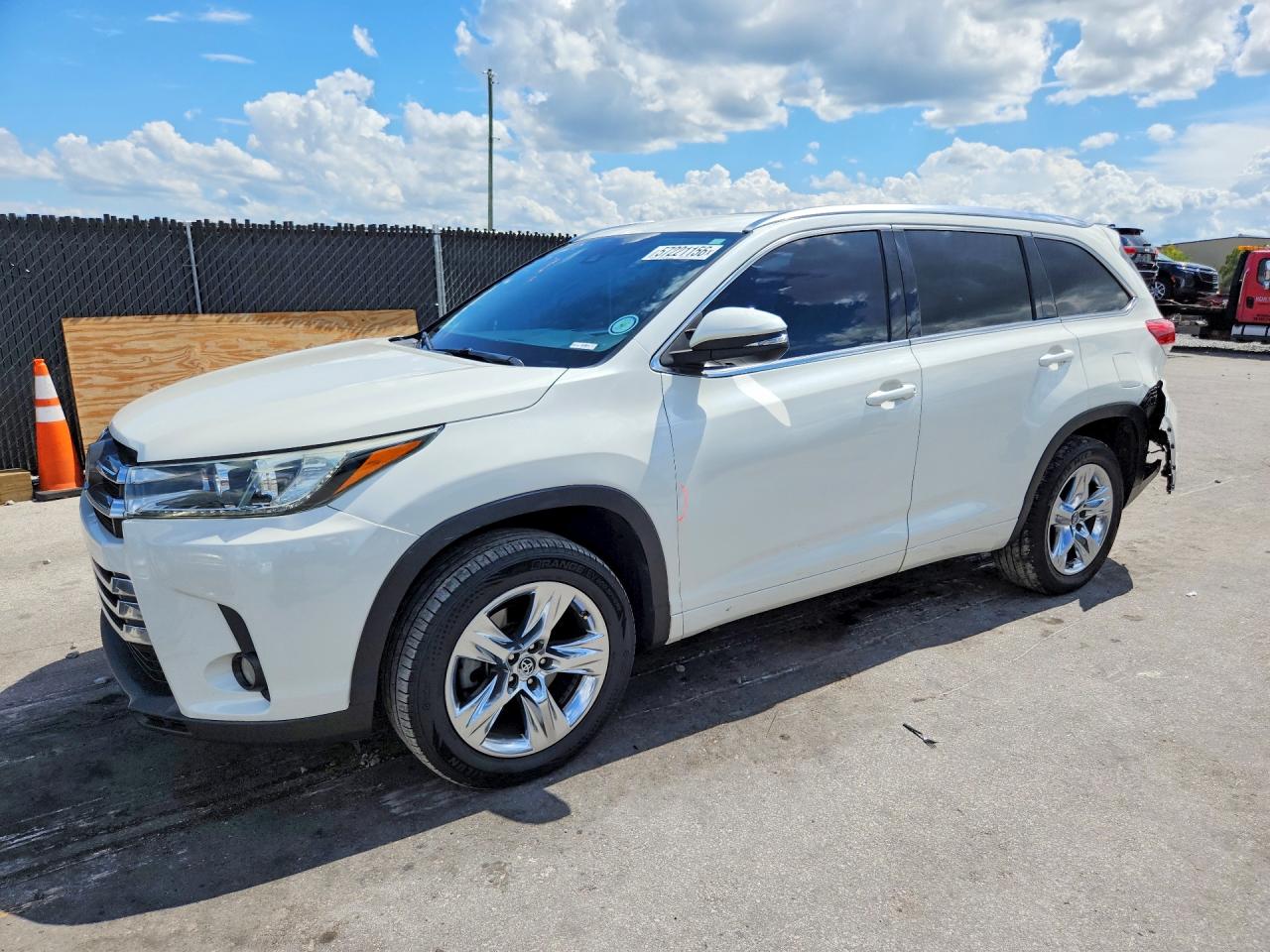 5TDYZRFHXJS257594 · 2018 TOYOTA HIGHLANDER