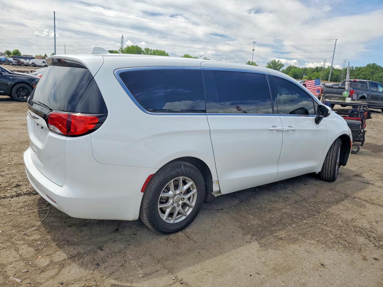 2C4RC1CG6HR708722 · 2017 CHRYSLER PACIFICA · 3/13