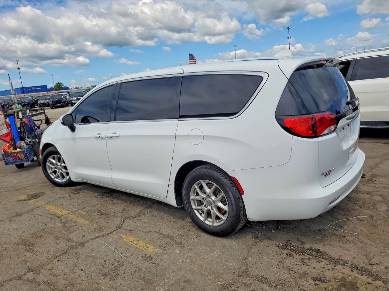 2C4RC1CG6HR708722 · 2017 CHRYSLER PACIFICA · 2/13