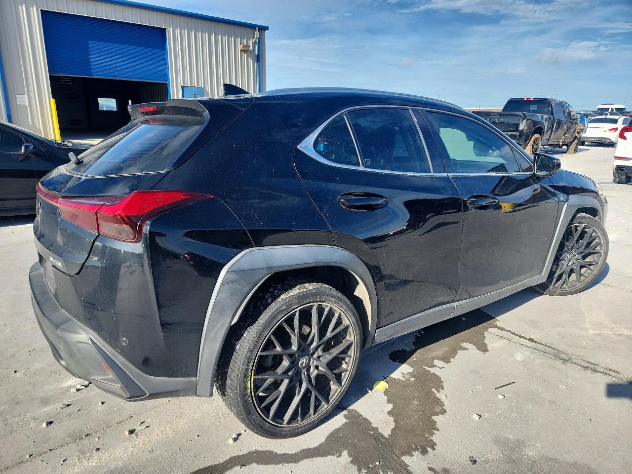 JTHY3JBH0K2002355 · 2019 LEXUS UX · 3/13