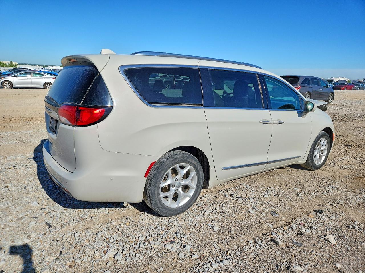 2C4RC1EG1HR636065 · 2017 CHRYSLER PACIFICA · 3/13