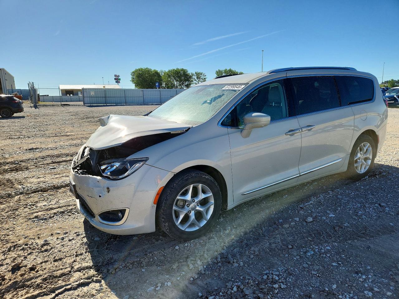 2C4RC1EG1HR636065 · 2017 CHRYSLER PACIFICA
