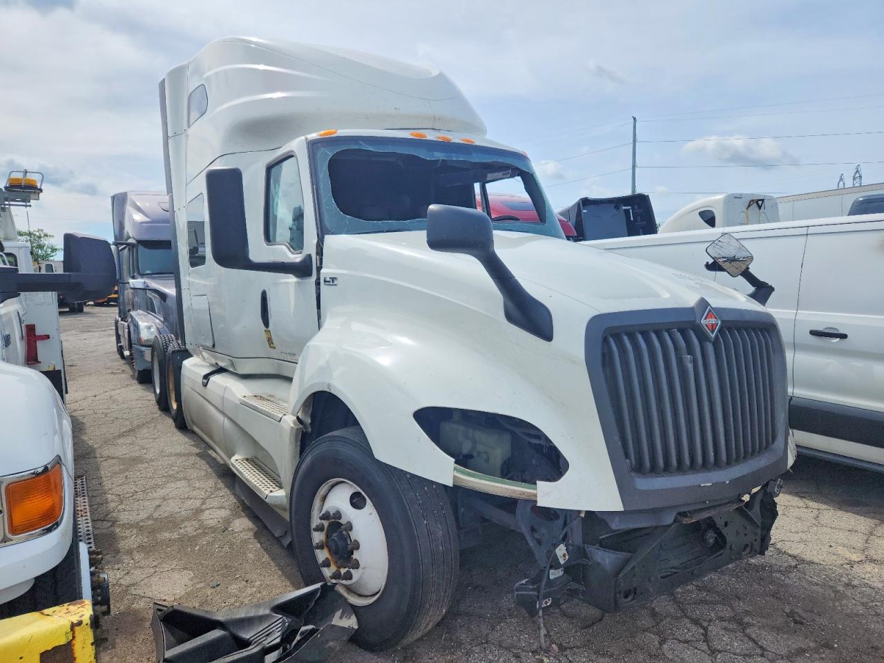 3HSDZAPR0RN328385 · 2024 INTERNATIONAL LT625