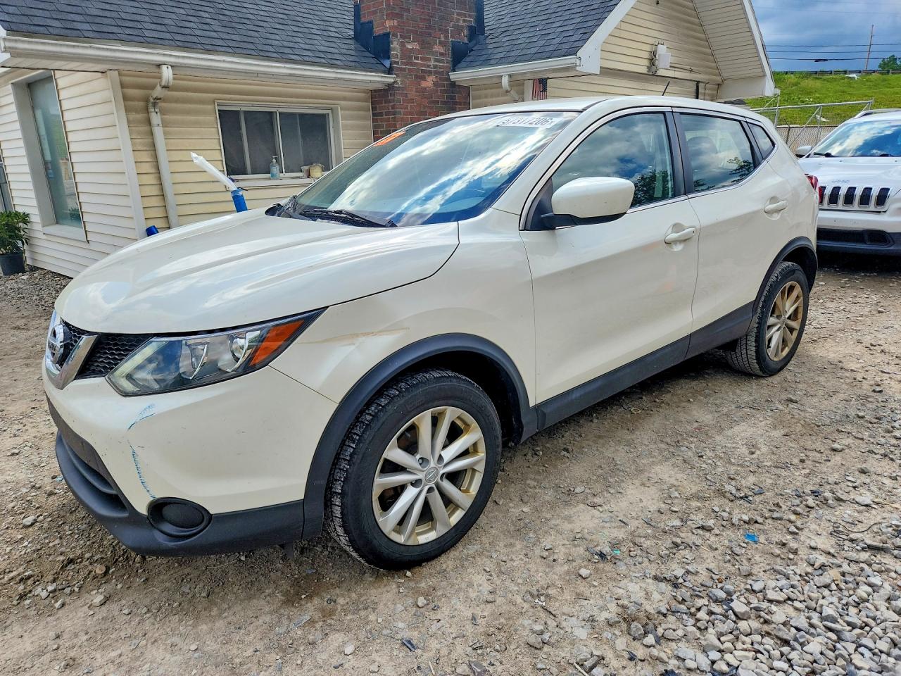 JN1BJ1CR4HW144197 · 2017 NISSAN ROGUE SPORT