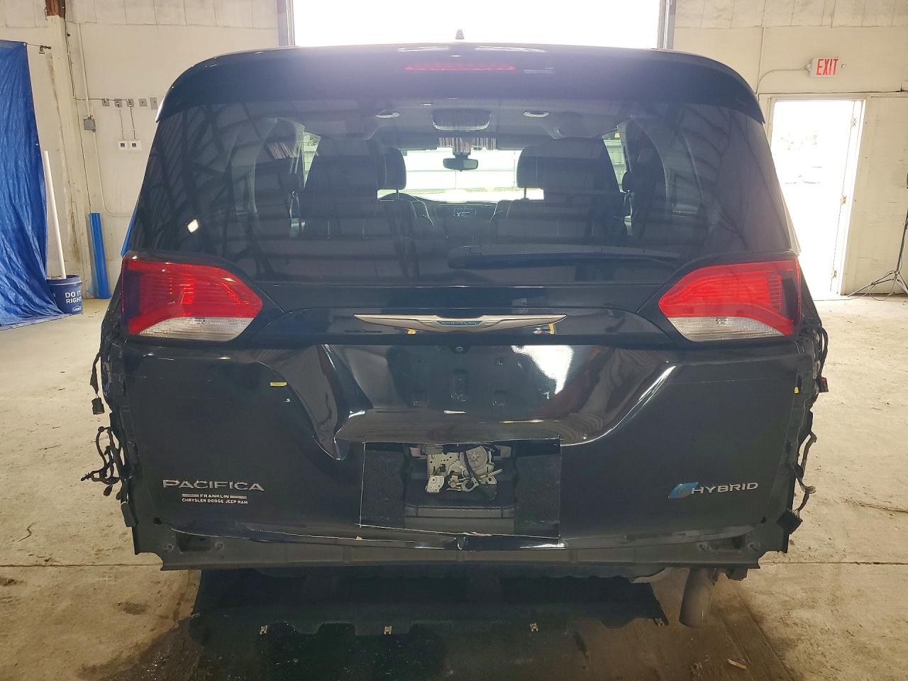 2C4RC1H77JR126997 · 2018 CHRYSLER PACIFICA · 6/13