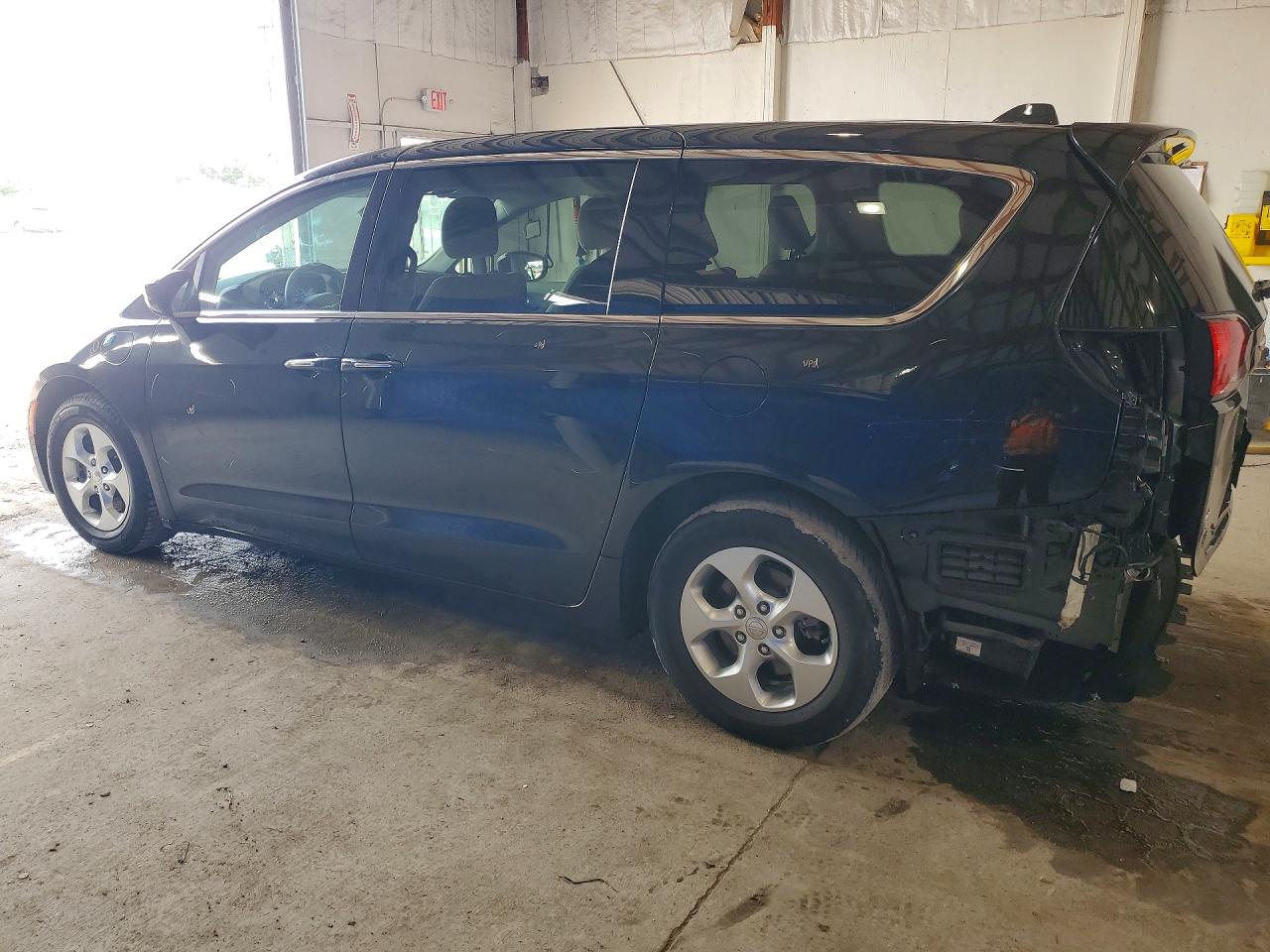 2C4RC1H77JR126997 · 2018 CHRYSLER PACIFICA · 2/13
