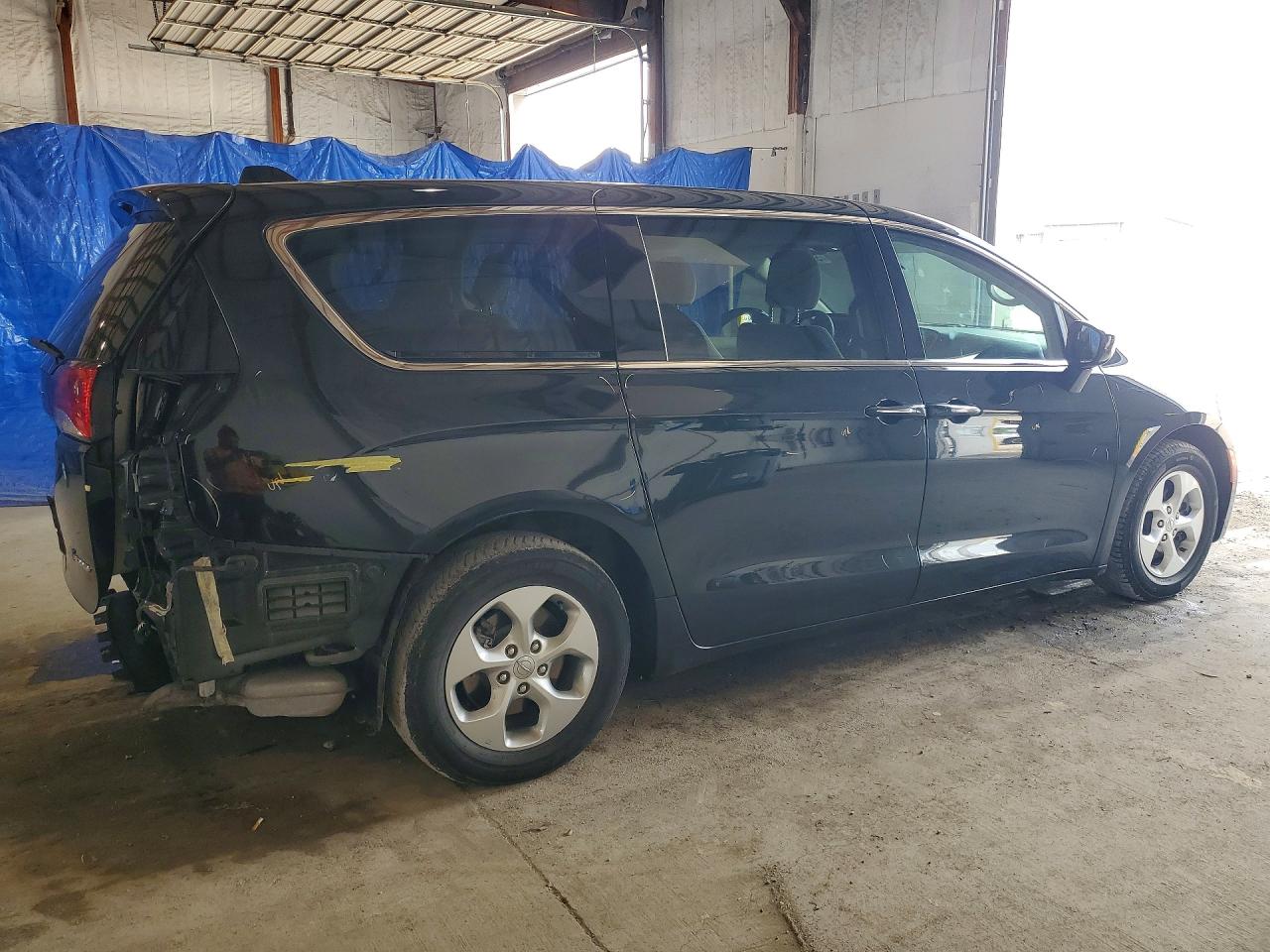 2C4RC1H77JR126997 · 2018 CHRYSLER PACIFICA · 3/13