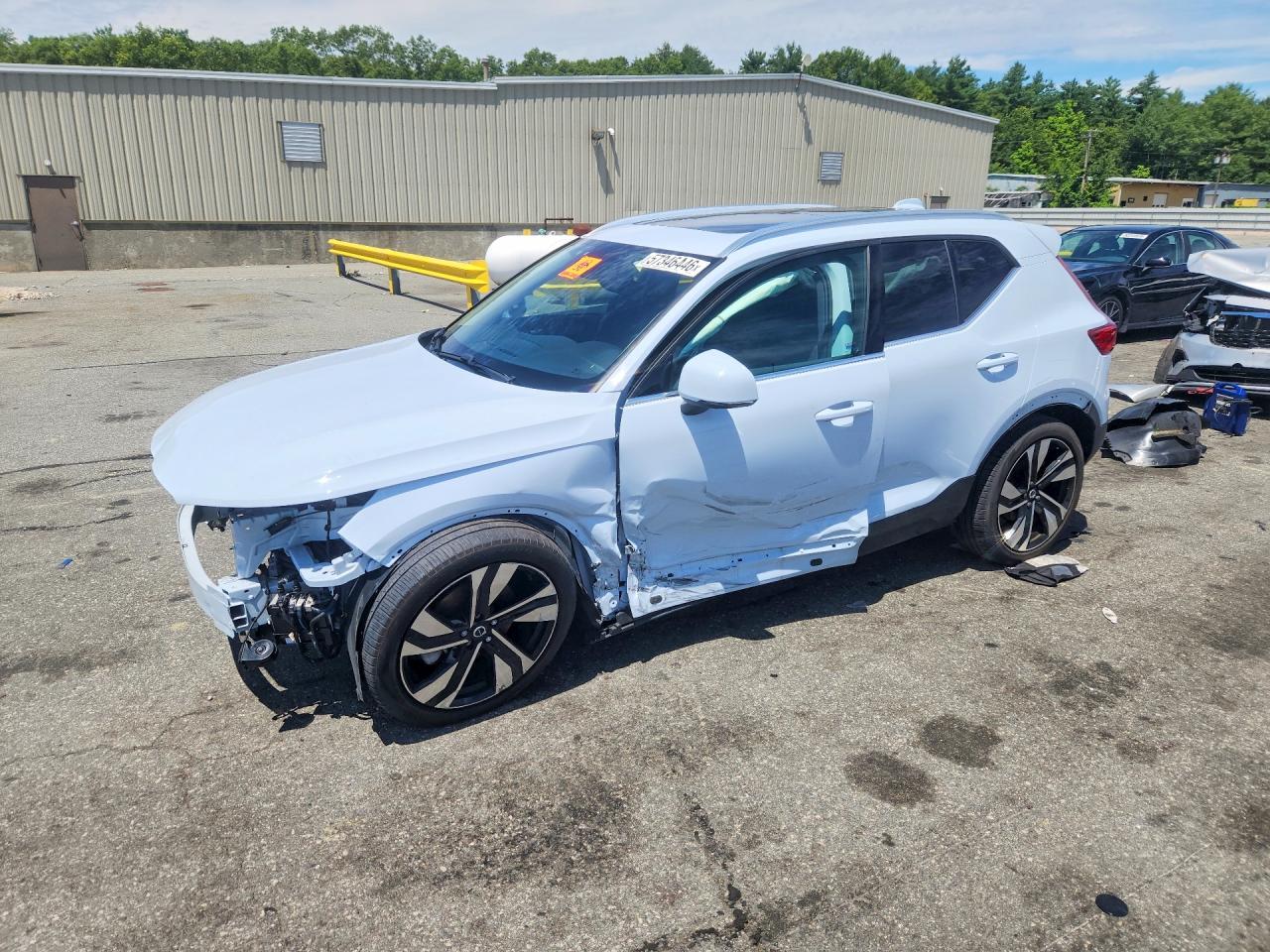 YV4L12UF4R2343896 · 2024 VOLVO XC40