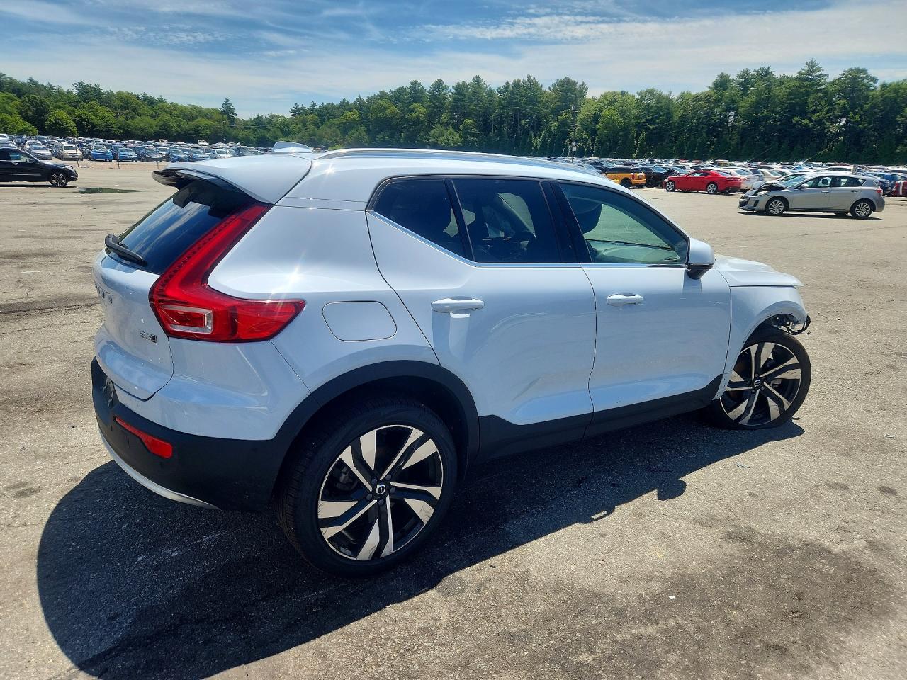 YV4L12UF4R2343896 · 2024 VOLVO XC40 · 3/13