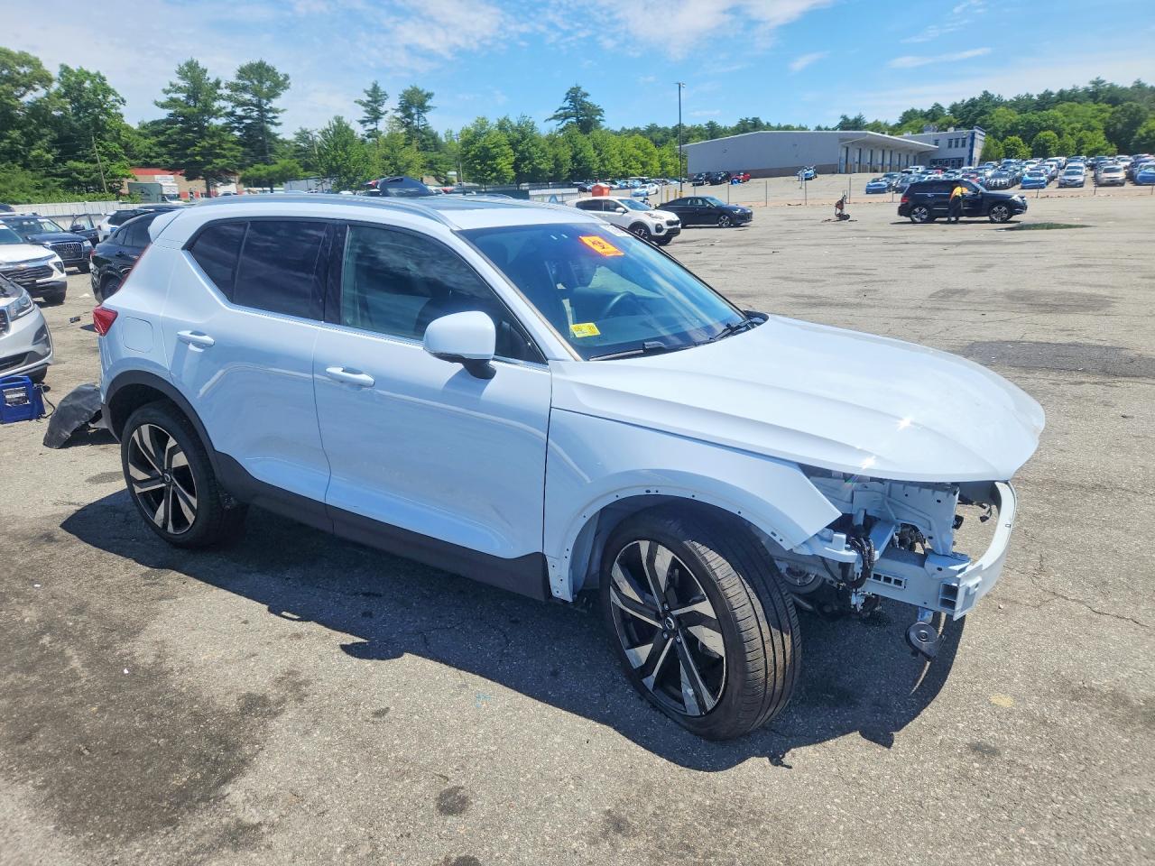 YV4L12UF4R2343896 · 2024 VOLVO XC40 · 4/13